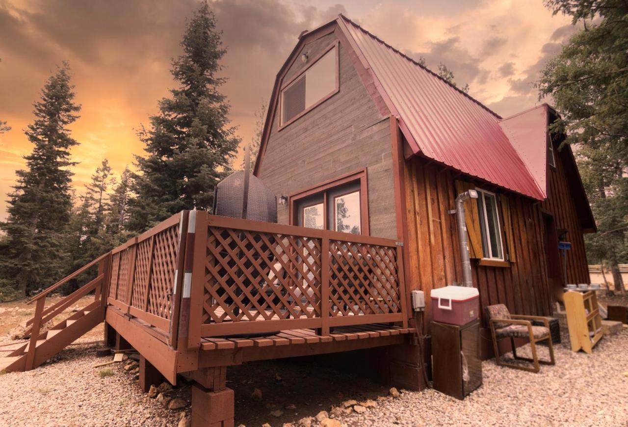 Charming Blue Farmhouse Cabin Duck Creek Village Exteriör bild