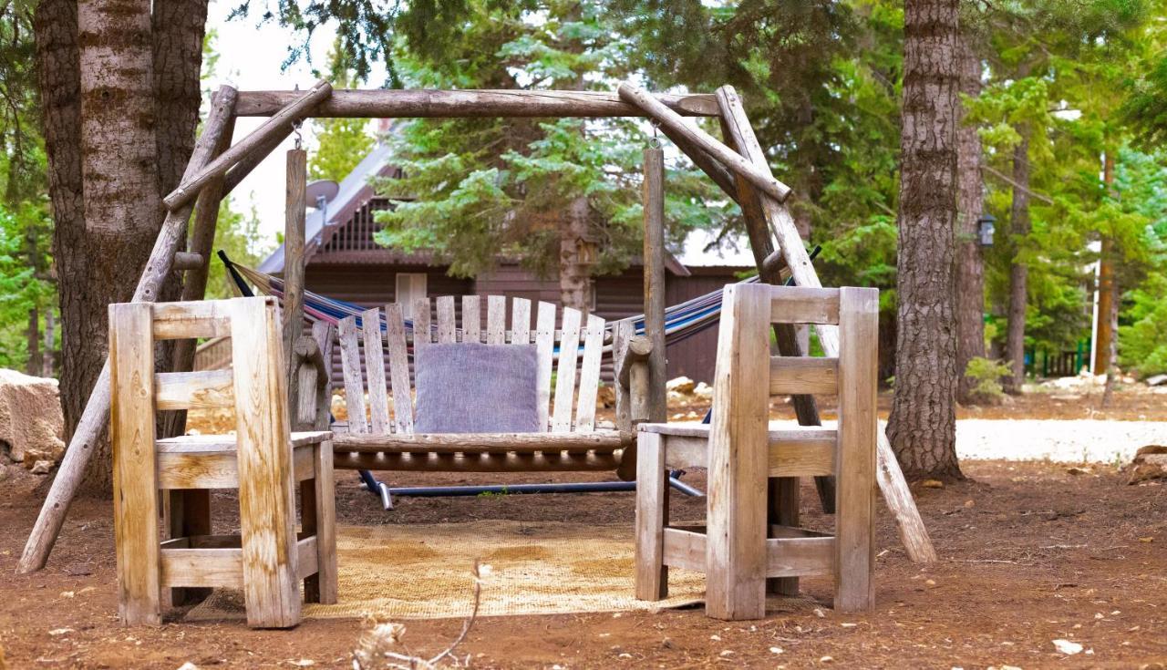 Charming Blue Farmhouse Cabin Duck Creek Village Exteriör bild